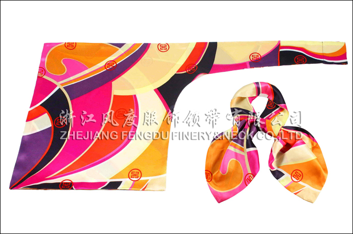 工商銀行 真絲刀型絲巾 規格：63x35x25cm