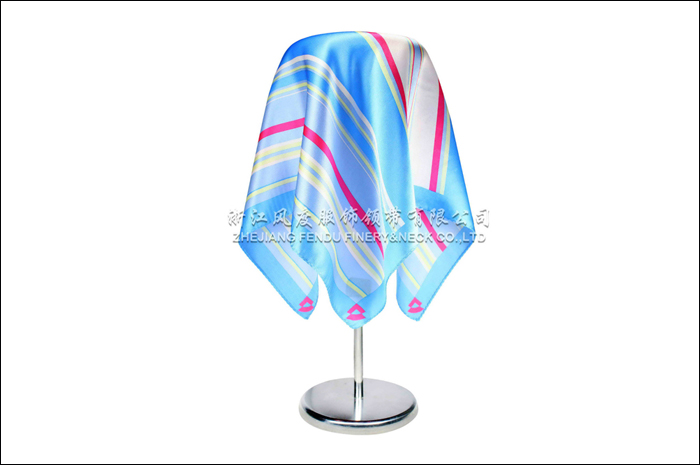 齊魯證券 仿絲小方巾 規格：53x53cm