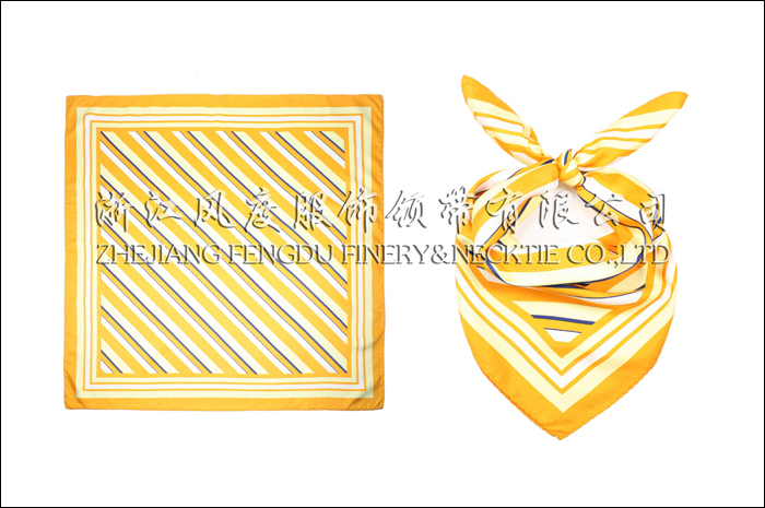 平安保險 仿絲小方巾 規格：53x53cm